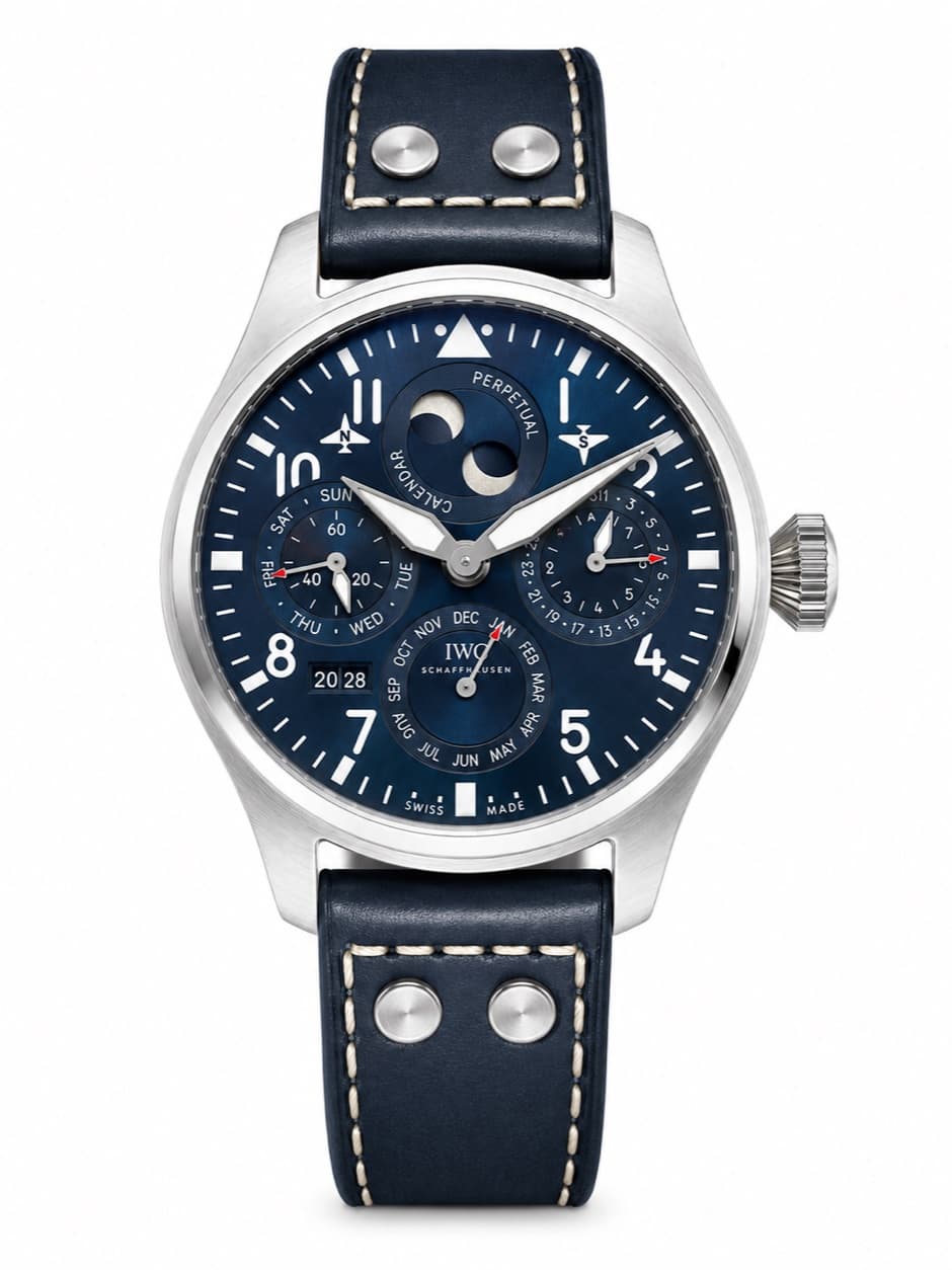 Reloj IWC Big Pilot's Perpetual Calendar con esfera azul, fase lunar y correa de cuero azul con remaches